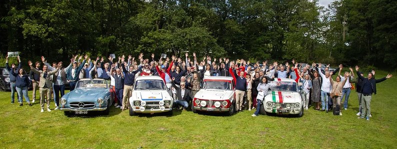 Afbeelding met buitenshuis, boom, voertuig, Landvoertuig
Door AI gegenereerde inhoud is mogelijk onjuist.