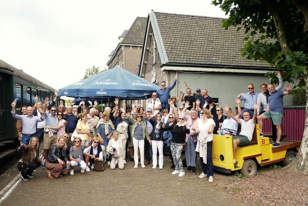 Afbeelding met buiten, persoon, mensen, groep
Automatisch gegenereerde beschrijving
