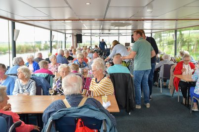 Afbeelding met kleding, persoon, vrouw, mensen
Automatisch gegenereerde beschrijving
