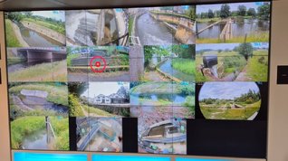 Afbeelding met tekst, televisie, kunst
Door AI gegenereerde inhoud is mogelijk onjuist.