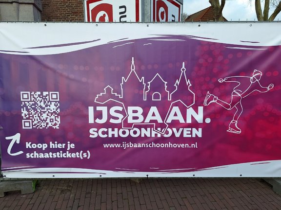 Afbeelding met tekst, banier, buitenshuis, Reclame
Door AI gegenereerde inhoud is mogelijk onjuist.