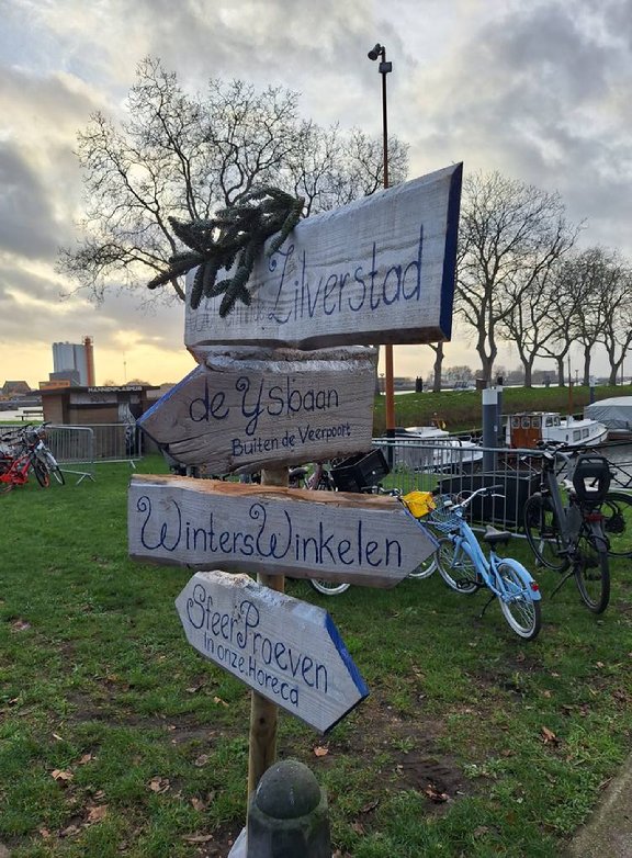 Kan een afbeelding zijn van monument en tekst