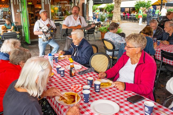 Pannenkoeken festijn op het plein voor Stadshotel Woerden