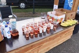 Afbeelding met tafel
Automatisch gegenereerde beschrijving