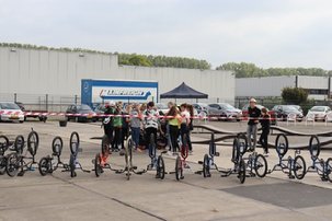 Afbeelding met lucht, buiten, grond, sport
Automatisch gegenereerde beschrijving