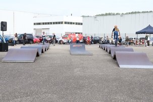 Afbeelding met lucht, weg, buiten
Automatisch gegenereerde beschrijving