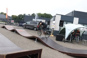 Afbeelding met lucht, buiten
Automatisch gegenereerde beschrijving