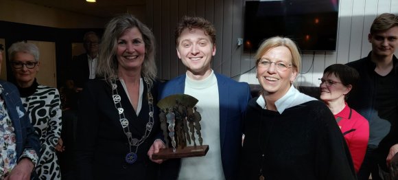 vlnr: Ine Taffijn (lid organisatie), ik, Justin Ripassa (1ste prijs) en Roelie Lubbers (jurylid)