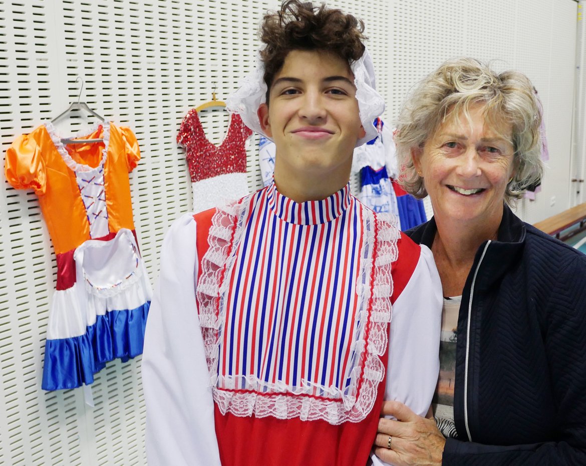 Jaarstudent Pablo uit Spanje met instructrice Betty Rijkmans, samen met Albert Bruin Slot vaste waarde in de Meppeler organisatie van de DOC