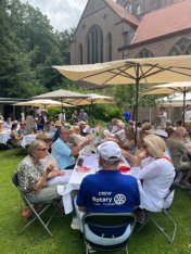 Geslaagde Dorpslunch in Laren