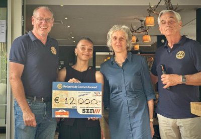 Ontvangst van de cheque (v.l.n.r. Dietmar Serbée, Antoinette Hompes, Marleen van der Kolk, Arjen van der Sar).€ 12.000 voor St. Zwerfjongen Nederland (v.l.n.r. Dietmar Serbée, Antoinette Hompes, Marleen van der Kolk, Arjen van der Sar).
