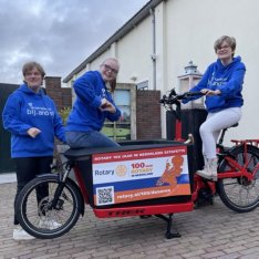 De estafette met de e-bakfiets voorop