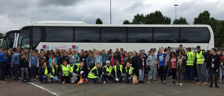 Bij de bus