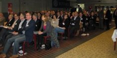 Een overvolle zaal