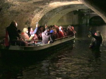 Rotary Mystery Boat Tour Binnen