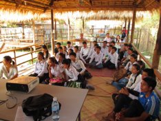 Bezoek aan schoolklas in Cambodja
