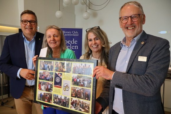 De Duitse contactclub kwam met een mooie fotocollage die terugzag op de langdurige vriendschap met Lauwersland.