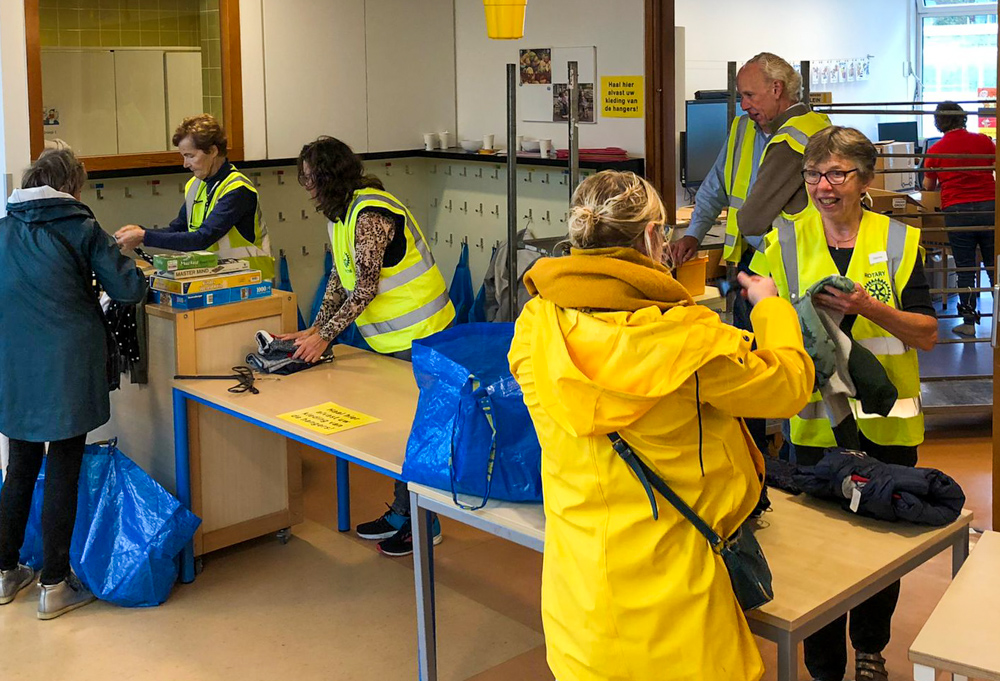 Rotary in actie tijdens de kinderkledingbeurs