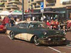 Buick op de boulevard...by Piet