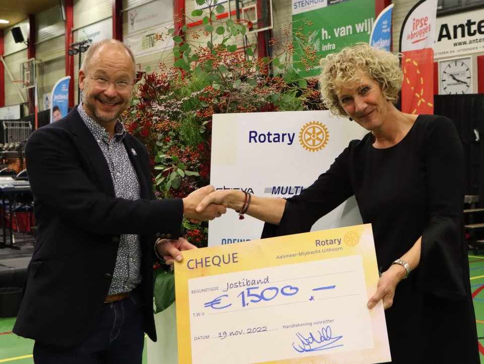 HARTVERWARMEND OPTREDEN VAN DE JOSTIBAND