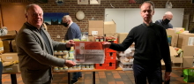 Donatie Rotaryclub Hoensbroeck voor Voedselpakketten