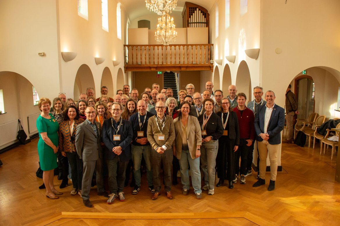op de foto de nieuwe voorzitters van District 1550 tijdens de PELS