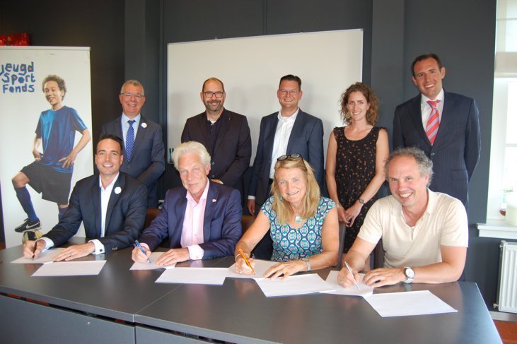 Rotary Heerhugowaard-Langedijk doneert € 10.000 voor zwemlessen