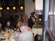 Al dat eten toch. Echt behelpen hoor . . .