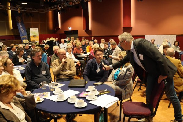 Afbeelding met kleding, person, persoon, overdekt

Door AI gegenereerde inhoud is mogelijk onjuist.