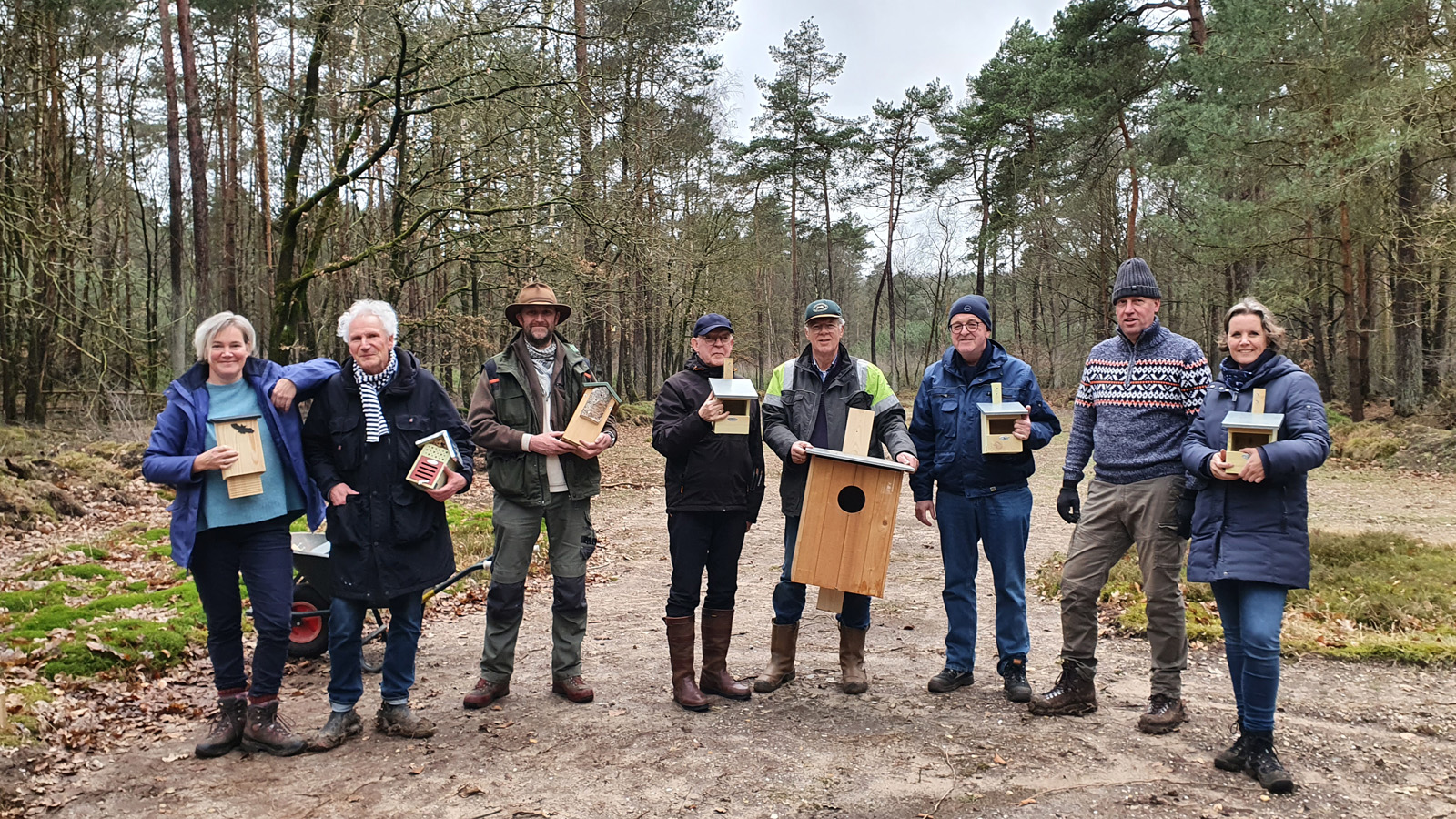 Leden van Rotary in actie bij de Heemakker