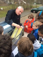 Griezelen bij een bak vuil-etende bacterien bij Waternet