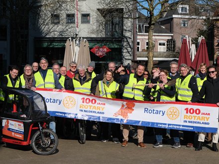 100 Jaar Rotary in Nederland wordt gevierd met een bakfiets