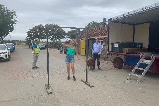 zaterdag hielp de wind de fietsende deelnemers vooruit! op de 10 locaties genoot iedereen van de speld, lekkernijen en muziek. golf was ook favoriet en er waren ruim 20 kinderen dit jaar van de partij. de netto opbrengst van €8.000, 00 gaat naar Humanitas Kinderkamp Zeeland. bedankt iedereen! sponsoren, Deelnemers, locaties en vrijwilligers.