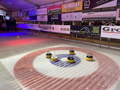 Bij de foto: Curlingcompetitie binnen kwartier volgeboekt (foto JR)
