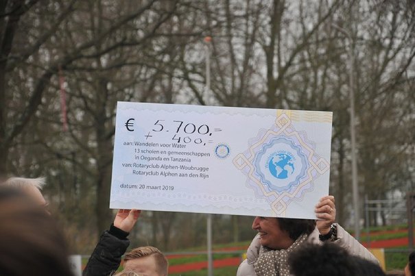 https://www.rotary.nl/alphenaandenrijn/Archief/wandelen-voor-water/wandelen-voor-Water-2019/wvw-2019-34.jpg