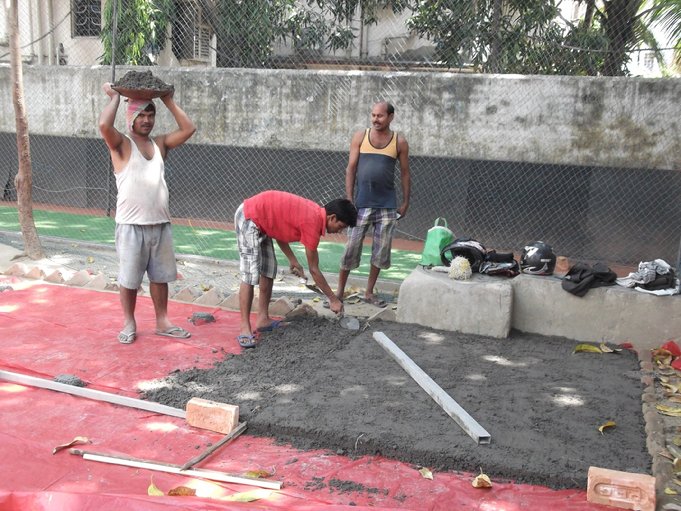 F:\Website Rotary\3- Nieuws\Archief 2013-2014\Kolkata\Rowland Road Back Garden Synthetic Grass work Day 2-3\DSCF0066.JPG