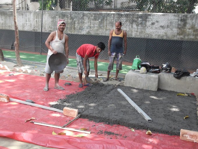 F:\Website Rotary\3- Nieuws\Archief 2013-2014\Kolkata\Rowland Road Back Garden Synthetic Grass work Day 2-3\DSCF0067.JPG