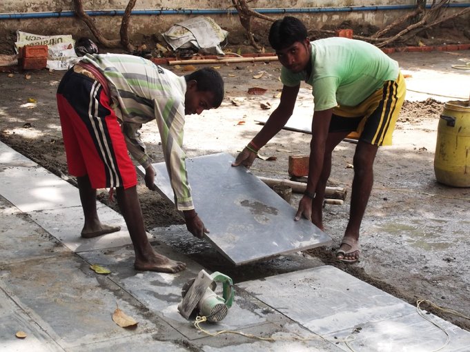 D:\DATA\Rotary\Website Rotary\3- Nieuws\Archief 2013-2014\Kolkata Rowland Road Back Garden Synthetic Grass work\Rowland Road Back Garden Synthetic Grass work Day 6\DSCF0135.JPG