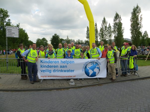 G:\Website Rotary\3- Nieuws\Archief 2014-2015\Wandelen voor Water\20150603 IMG_2860.JPG