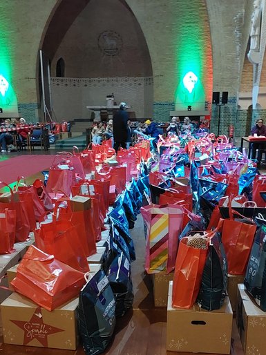 Afbeelding met gebouw, kleding, overdekt, motorfiets

Door AI gegenereerde inhoud is mogelijk onjuist.