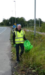 Afbeelding met buiten, weg, gras, scène

Automatisch gegenereerde beschrijving