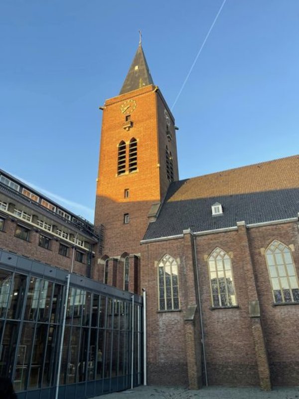 Afbeelding met lucht, gebouw, buiten, baksteen

Automatisch gegenereerde beschrijving