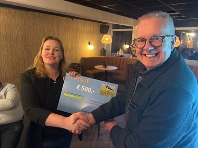 Afbeelding met persoon, Menselijk gezicht, kleding, glimlach

Door AI gegenereerde inhoud is mogelijk onjuist.