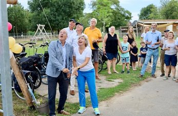 Afbeelding met buiten, boom, lucht, persoon

Automatisch gegenereerde beschrijving