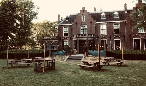Afbeelding met buitenshuis, boom, gras, hemel

Door AI gegenereerde inhoud is mogelijk onjuist.