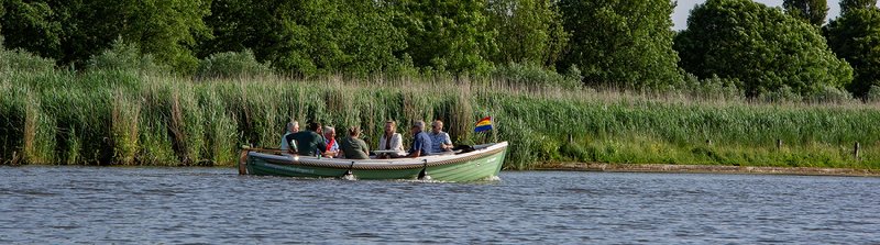 Afbeelding met boom, buiten, water, boot

Automatisch gegenereerde beschrijving