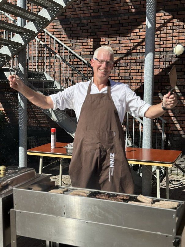 Afbeelding met kleding, persoon, person, overdekt

Door AI gegenereerde inhoud is mogelijk onjuist.