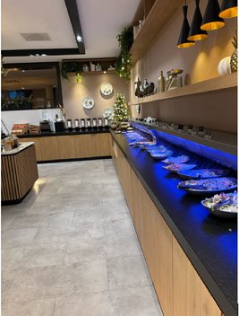 Afbeelding met overdekt, Aanrechtblad, muur, Kabinet

Door AI gegenereerde inhoud is mogelijk onjuist.