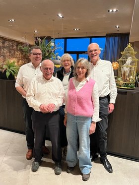 Afbeelding met kleding, persoon, glimlach, Menselijk gezicht

Door AI gegenereerde inhoud is mogelijk onjuist.