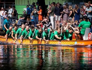 Afbeelding met persoon, menigte, groep, mensen

Automatisch gegenereerde beschrijving